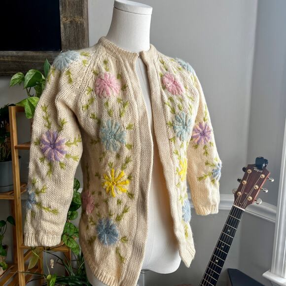 Vintage 60s Pink Blue Yellow & Purple Pastel Daisy Knit Wool Cardigan Size Med - Picture 2 of 4